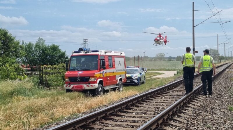 Vlak zrazil človeka, na mieste zasahoval vrtuľník