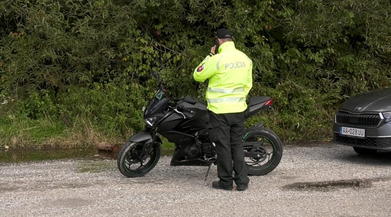 Motorkár bez vodičského a na ukradnutej motorke